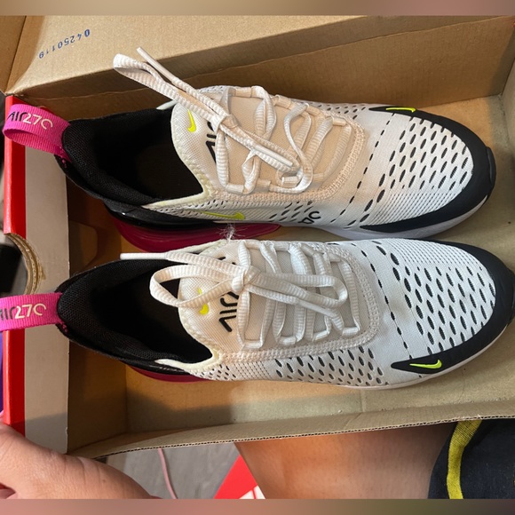 NIKE 270